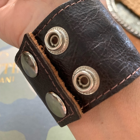 Leather white or silver heart bracelet made in New York - Picture 5 of 5